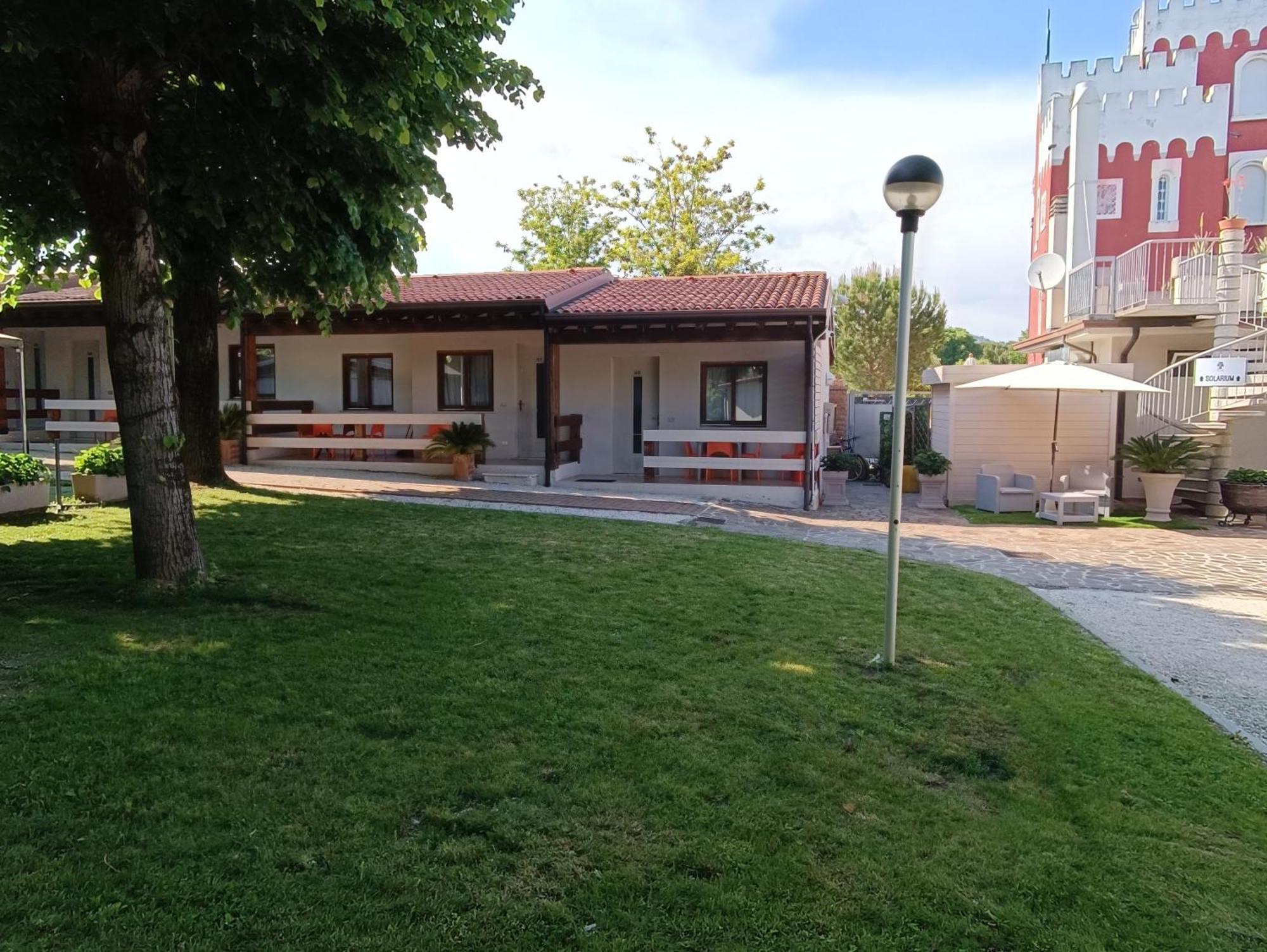 Villaggio Turistico Dei Tigli بادينغي سول غاردا الغرفة الصورة